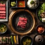 Top |焼肉の牛太辻井店 焼肉の牛太辻井店焼き肉セットと副菜の俯瞰構図