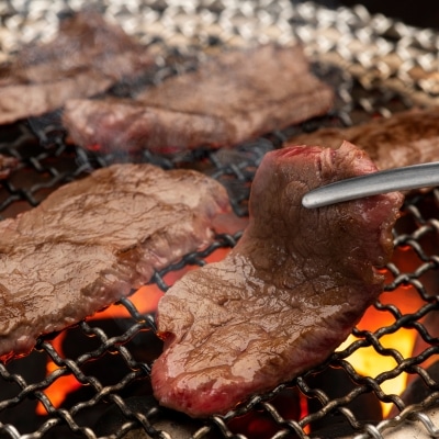 姫路でバレンタインは焼肉という選択|甘いものが苦手でも喜ばれる外食プラン meat on a grill with a tong
